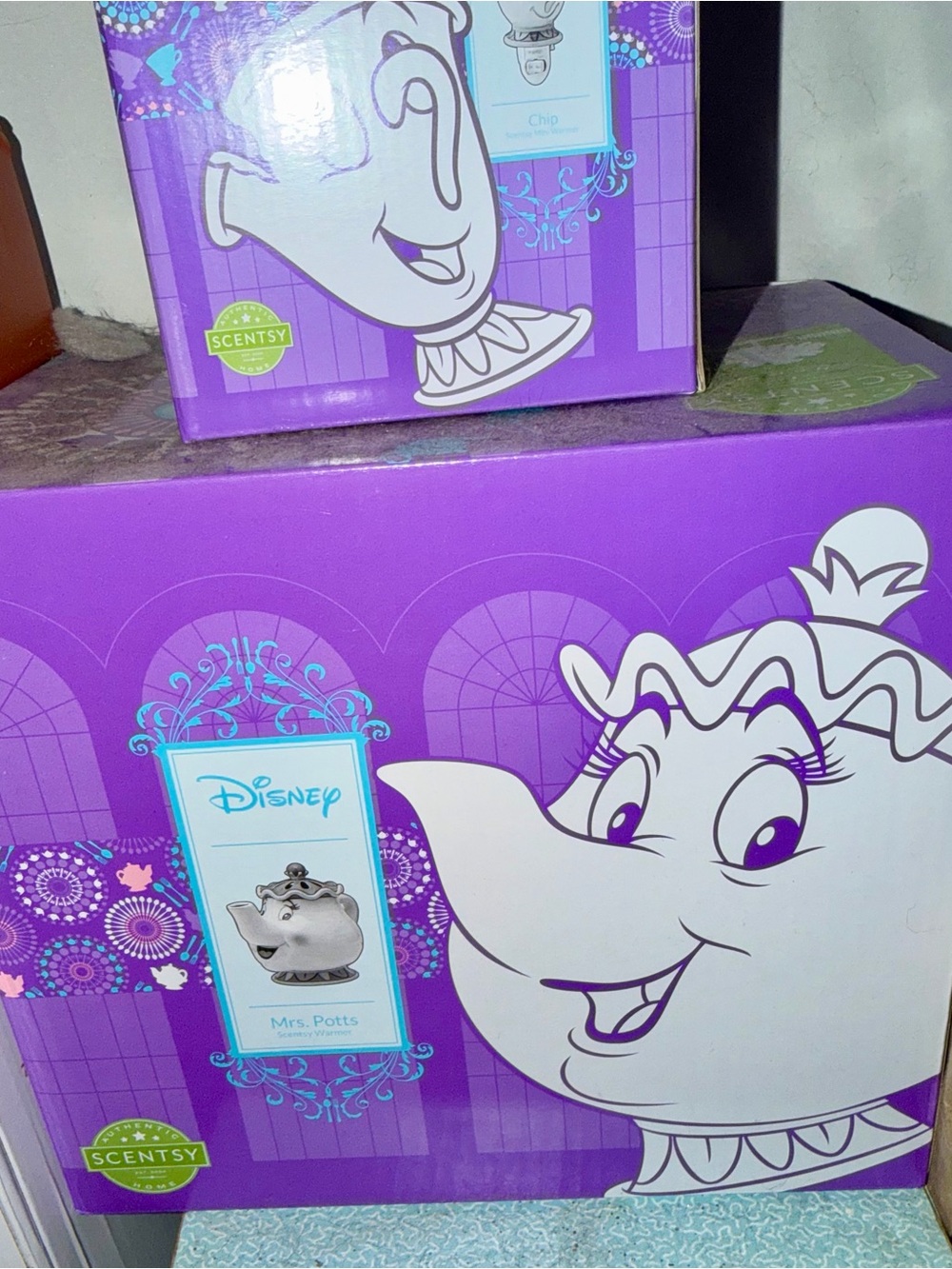 Disney Scentsy Mrs. Potts, Chip, Ceramic Table Top Night Light.